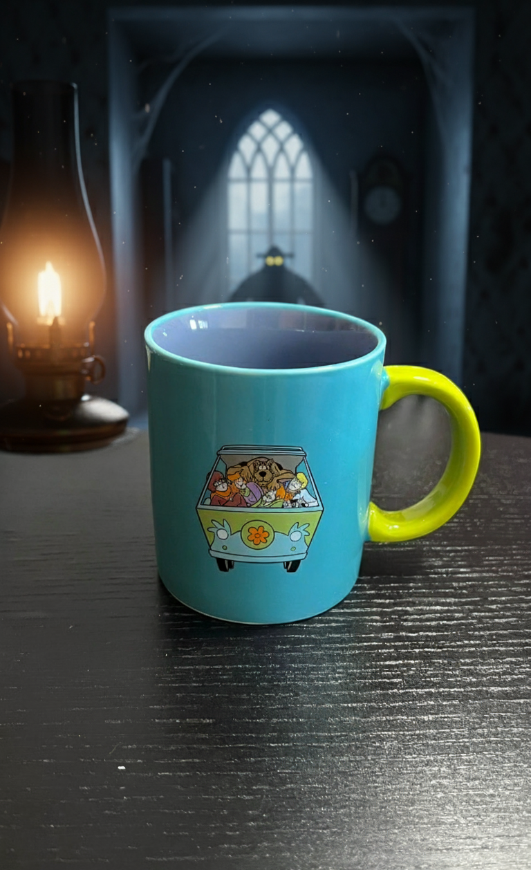 Esta es una imagen de una taza de Scooby Doo color verde agua marina