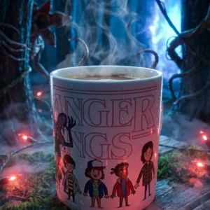 Esta es una imagen de una taza personalizada con la serie Stranger Things blanca de 12 OZ